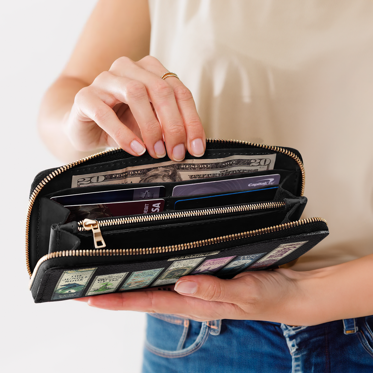 Children Books HHRZ29101244IU Zip Around Leather Wallet