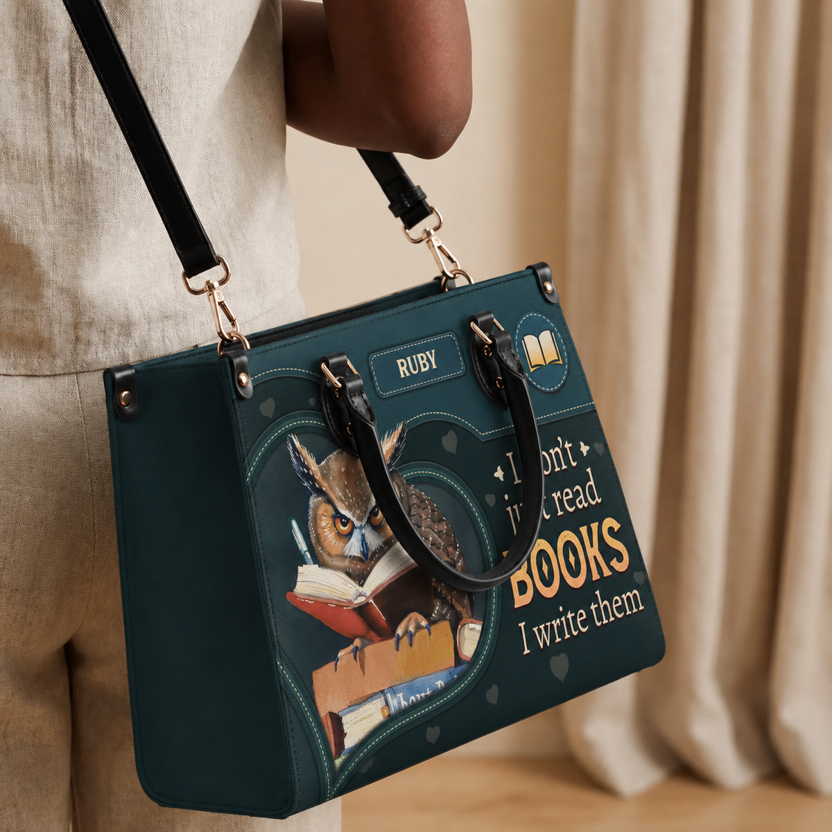 I Dont Just Read Books I Write Them HTRZ02040094DF Leather Bag